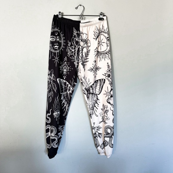 Amazon • Joggers - Picture 1 of 5